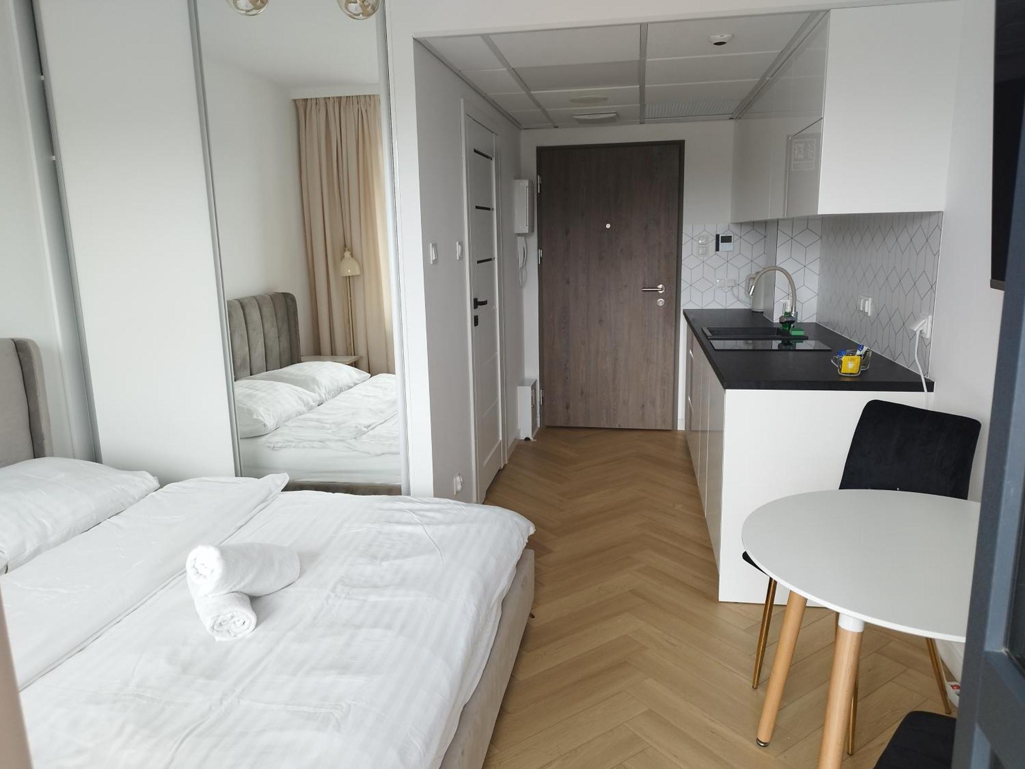 Gold Apartments Pileckiego Warsaw Exterior photo